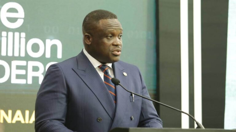 comm minister